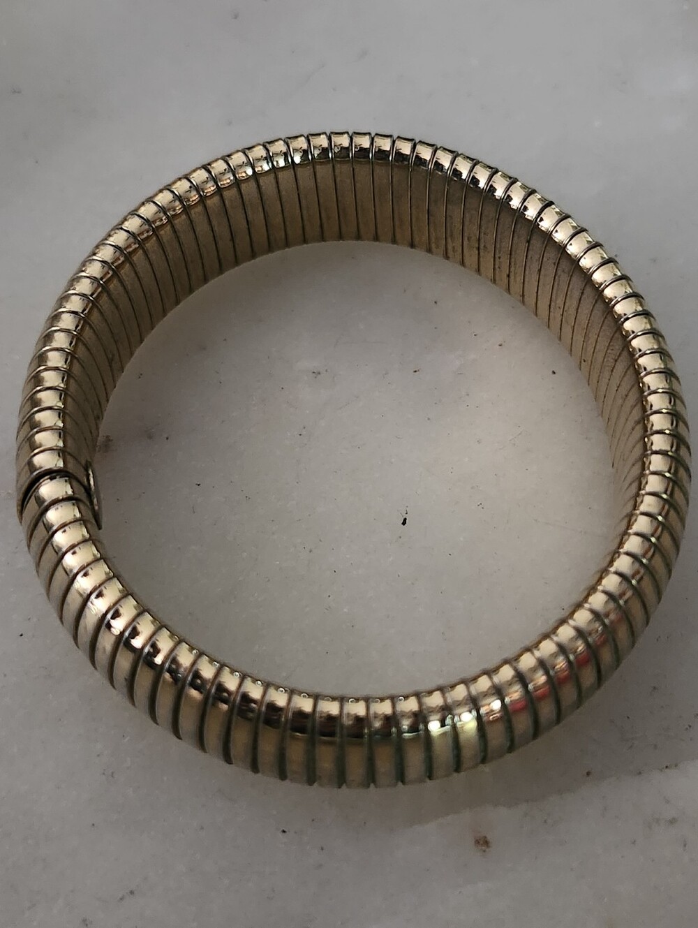Elegant Gold Tone Ribbed Stretch Bangle Bracelet - Picture 2 of 12